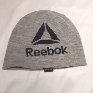 REEBOK Men's Reversible Beanie Hat, Heather grey w/Logo- solid Navy inner. OSFM.